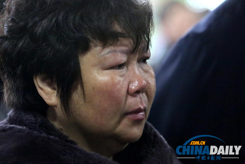 湖南新化：万人沉痛悼念最美英雄校长