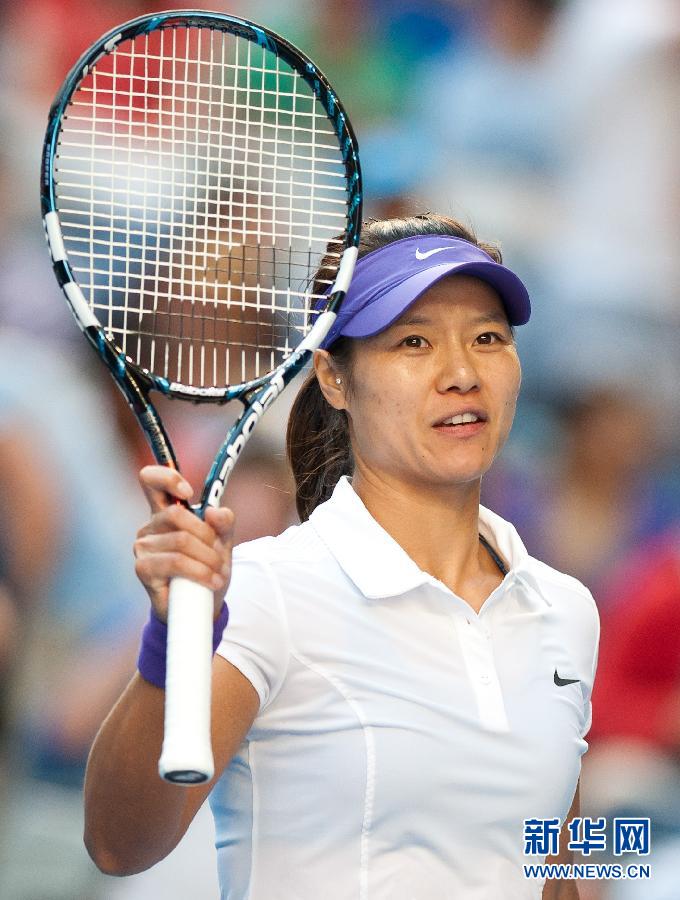 李娜2-0横扫对手晋级澳网八强 心情大好笑对记者