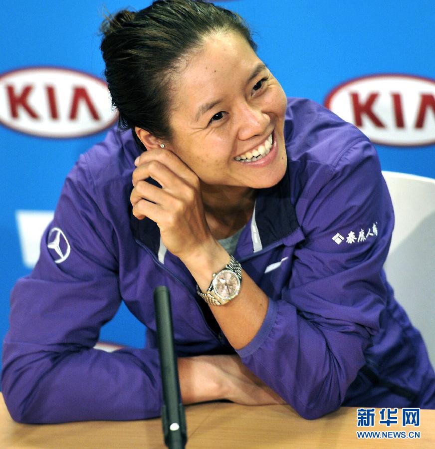 李娜2-0横扫对手晋级澳网八强 心情大好笑对记者
