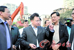 广州地陷惊魂：“如果慢两步 我俩就没命了”