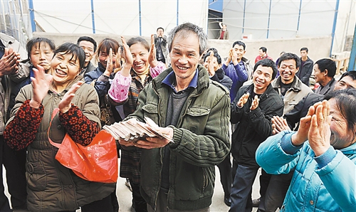“拿到工资可以回家了!”