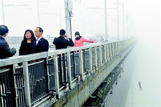 中国自杀人口_高清组图 五 中国空巢老人达6200万 老年自杀(3)
