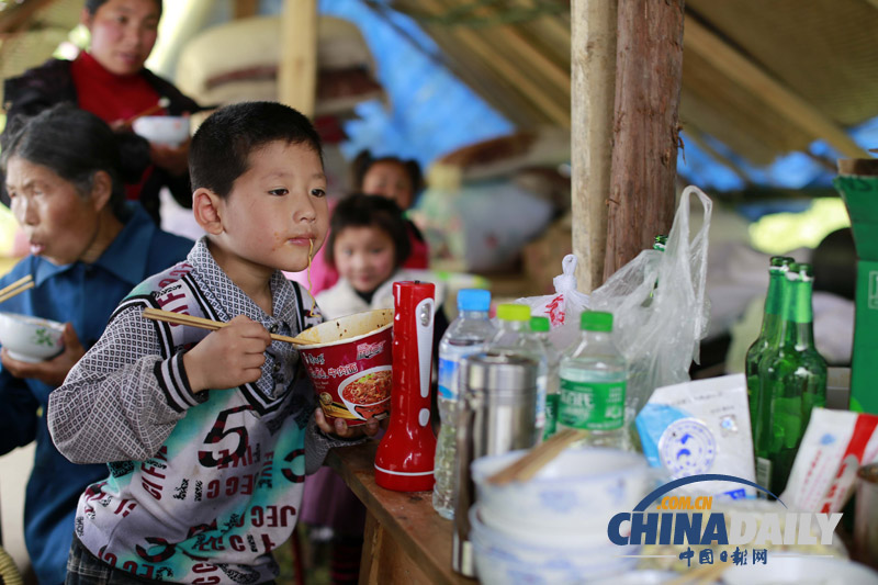 中国日报记者直击地震重灾区龙门乡[组图]
