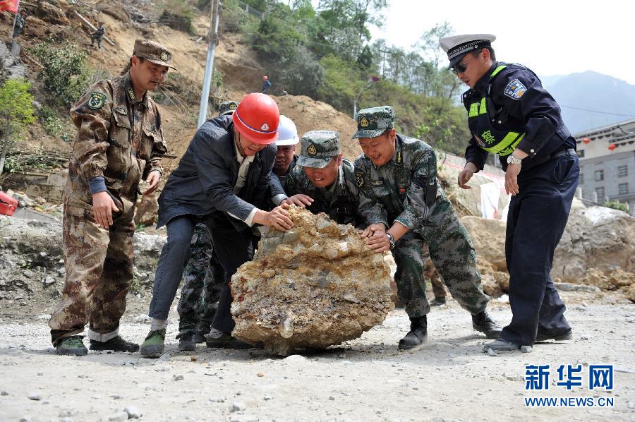 芦山地震灾区孤岛宝兴县目击