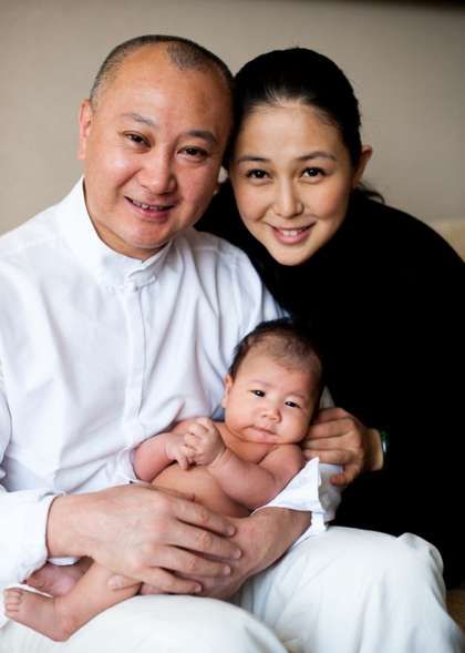 台湾女星安雅诞下孔子79代后人 全家福曝光