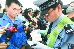 北京今起严处闯红灯 多警种联动执法