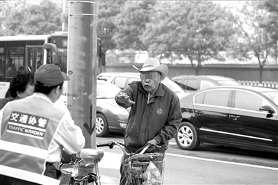 整治过街闯红灯昨起开罚 除罚款外还可能扣车