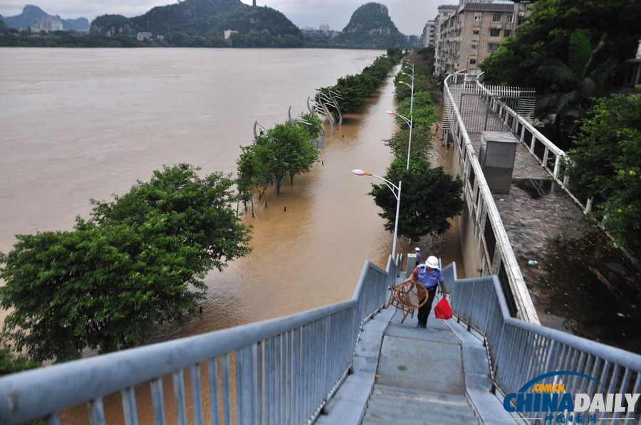 柳江柳州段出现超警戒水位 水位仍在上涨