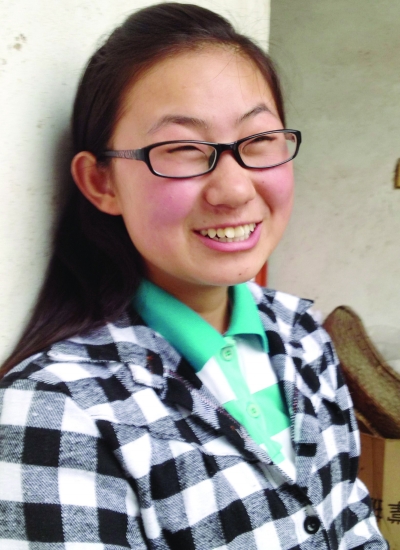 女生为妈妈闯红灯道歉续：高考结束交警上门慰问