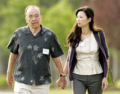 默多克邓文迪恋情路回顾 红酒浇身一见钟情