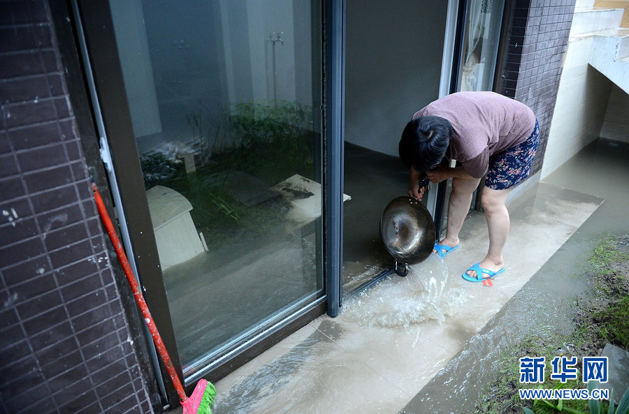 成都暴雨内城“看海”居民困