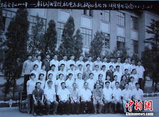 毕业群像：50后深情“送战友” 90后别样致青春