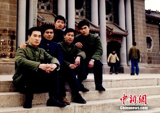 毕业群像：50后深情“送战友” 90后别样致青春