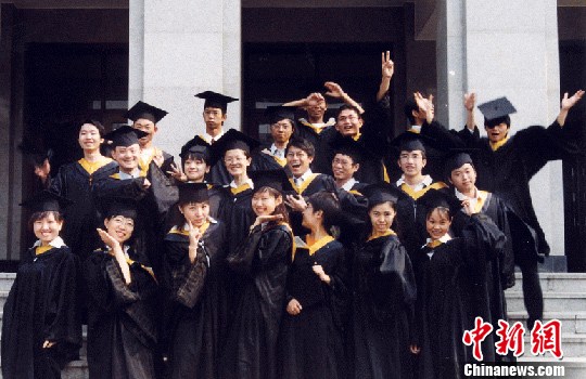 毕业群像：50后深情“送战友” 90后别样致青春