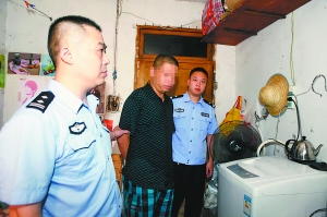 便衣抓贼求群众帮忙 围观人群只忙着拍照[图]