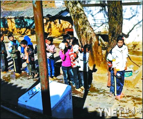 丽江学生“江水泡饭”是谁在说谎?