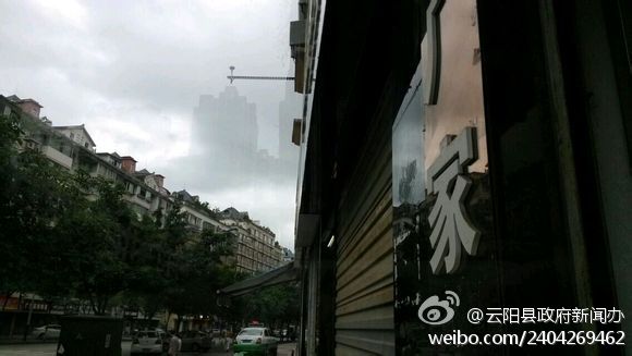 重庆云阳惊现海市蜃楼 上空云层高楼持续20分钟