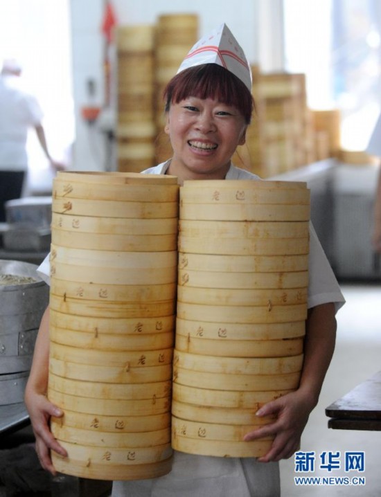 头伏饺子飘香(组图)