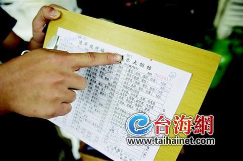 烧烤城员工揽客起纠纷 男子叫来30多人吃