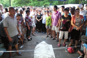 湖南郴州一城管打死瓜农 妻子因骂 你们是土匪