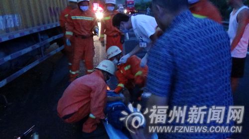 沈海高速连江段凌晨两货车追尾　一司机不幸殒命