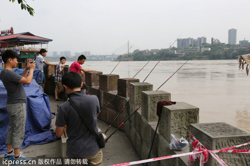 洪峰袭重庆 古镇被水淹