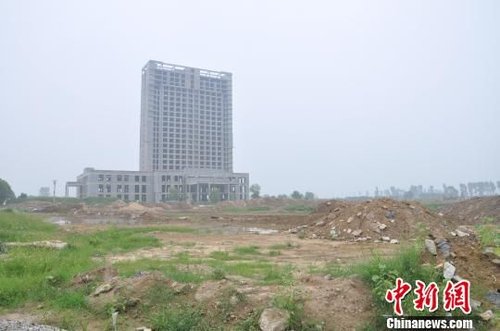 河南新野毁掉耗资千万元公园建五星级酒店[1]