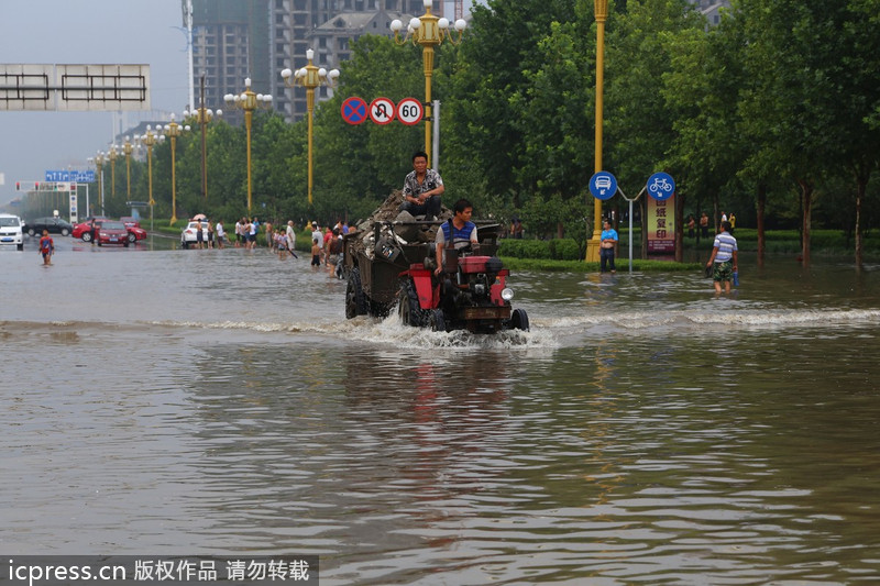 河南许昌：天降暴雨 全城被淹