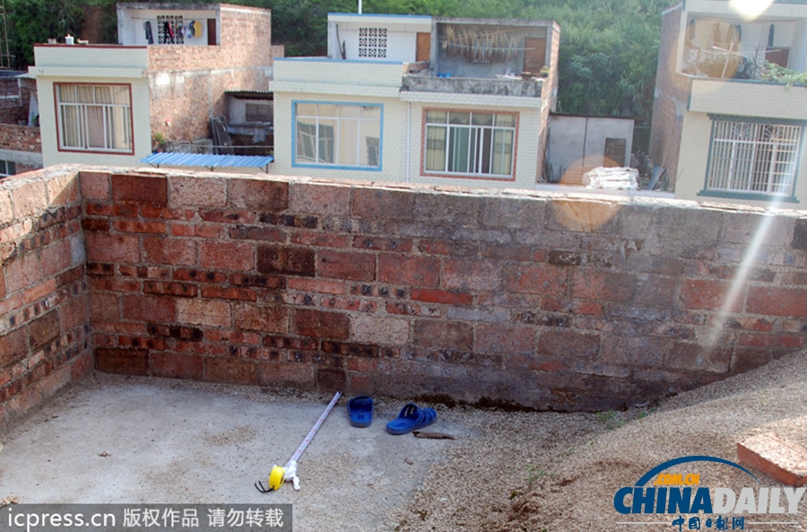 12岁网游男童突然砍杀表妹后跳楼称似做梦