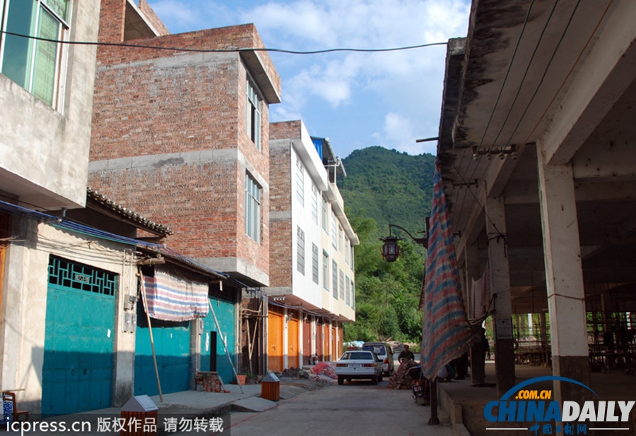 12岁网游男童突然砍杀表妹后跳楼称似做梦