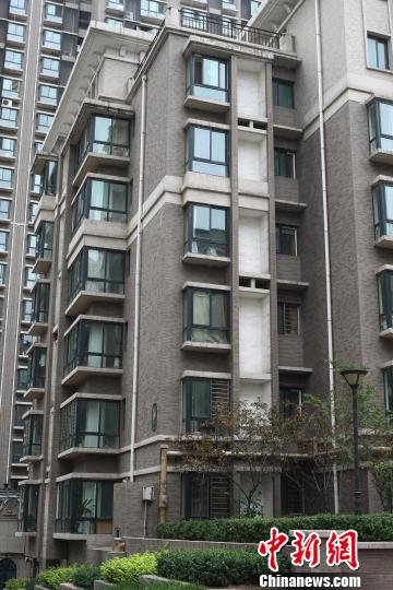 太原现“楼歪歪” 房屋墙体错位裂缝一指宽（图）
