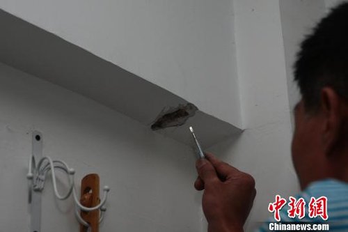 太原现“楼歪歪” 房屋墙体错位裂缝一指宽（图）