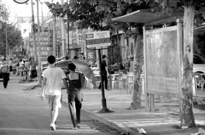 北京遭当街重摔女童已死亡 疑犯审讯中不配合