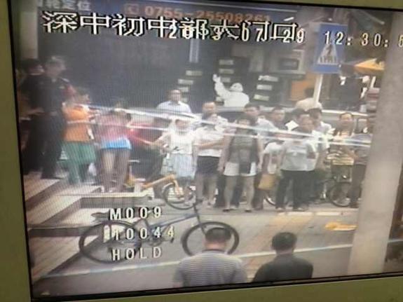 男子在深圳持刀砍杀多名路人 致三死三伤(组图)