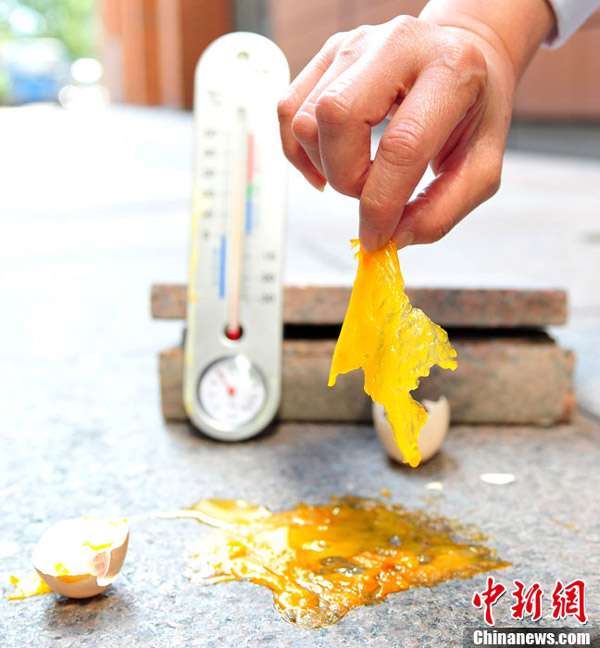 上海连续7天温度超38℃ 滚烫地面能“煎”鸡蛋