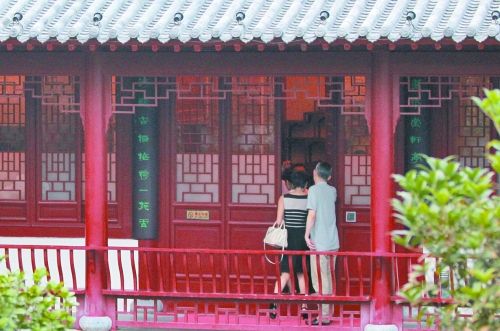 郑州一公园每天只开4小时 闭园后变高档餐馆（图）