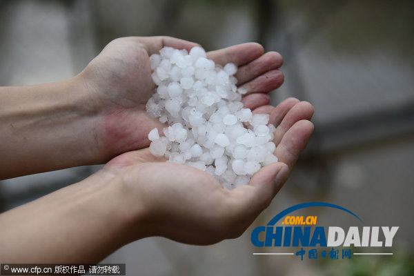 太原迎大雨冰雹天气