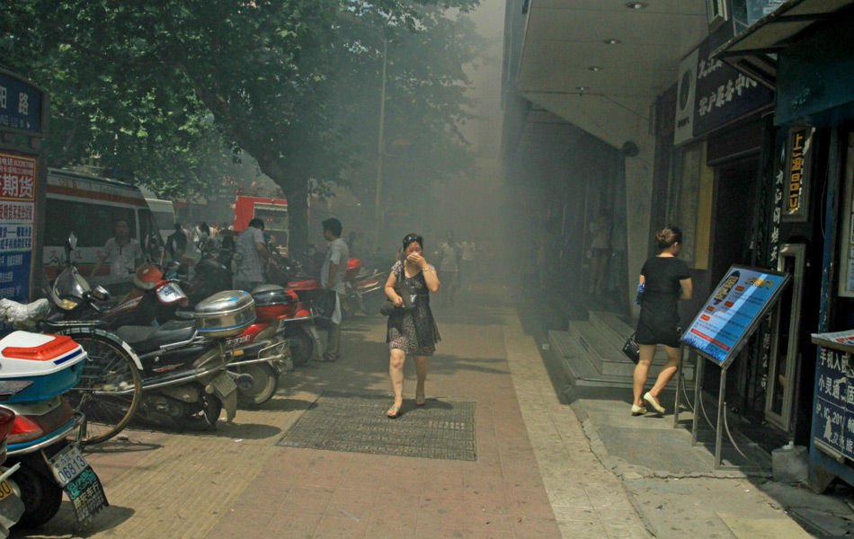 组图：江西一男子将2名女同事杀害后火烧现场