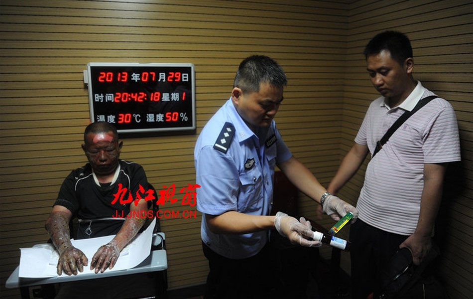 组图：江西一男子将2名女同事杀害后火烧现场