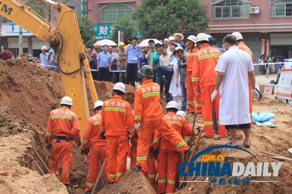 福建龙岩：工地塌陷夫妻被埋 丈夫用身体护住妻子自己遇难