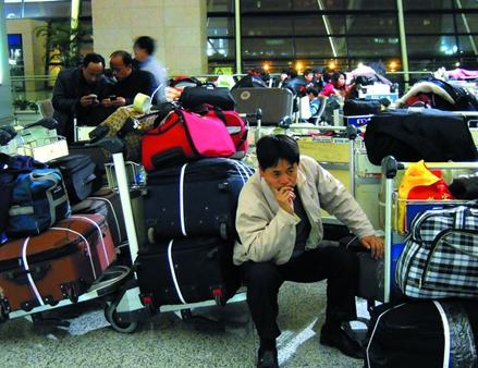 航班延误逼出“空怒族” 起飞不限制被指转移矛盾