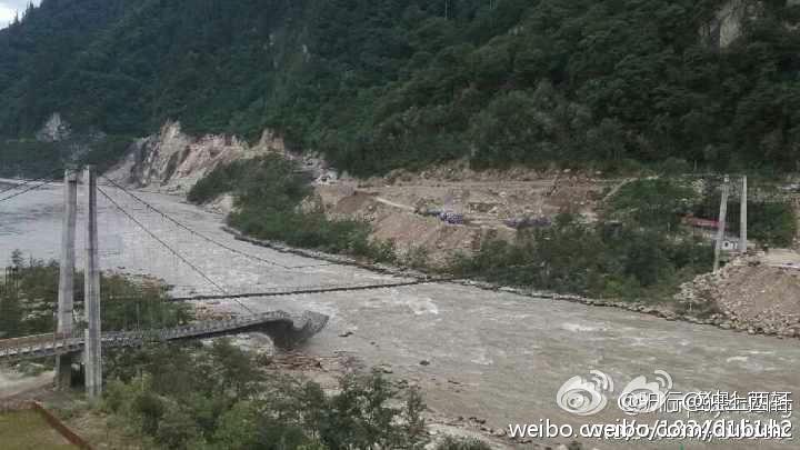 组图：川藏公路通麦大桥垮塌　2人失踪