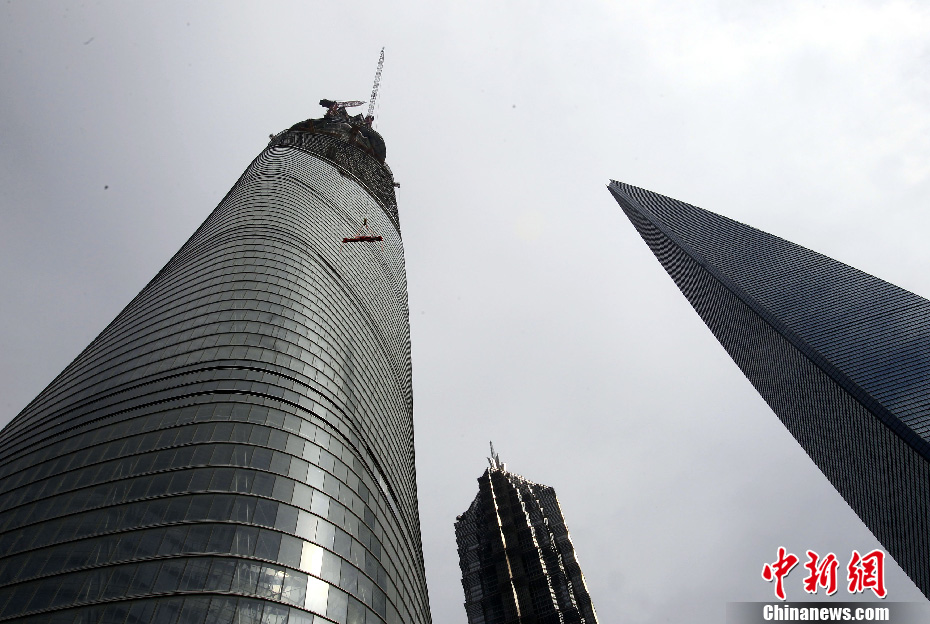 在建的中国第一高楼“上海中心”结构封顶