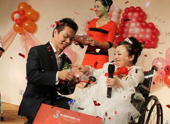 2013快男十强拍摄MV 贾盛强华晨宇装惊讶卖萌