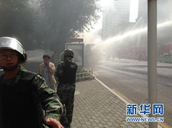 乘客称乌鲁木齐公交车突然起火 没有听到爆炸声