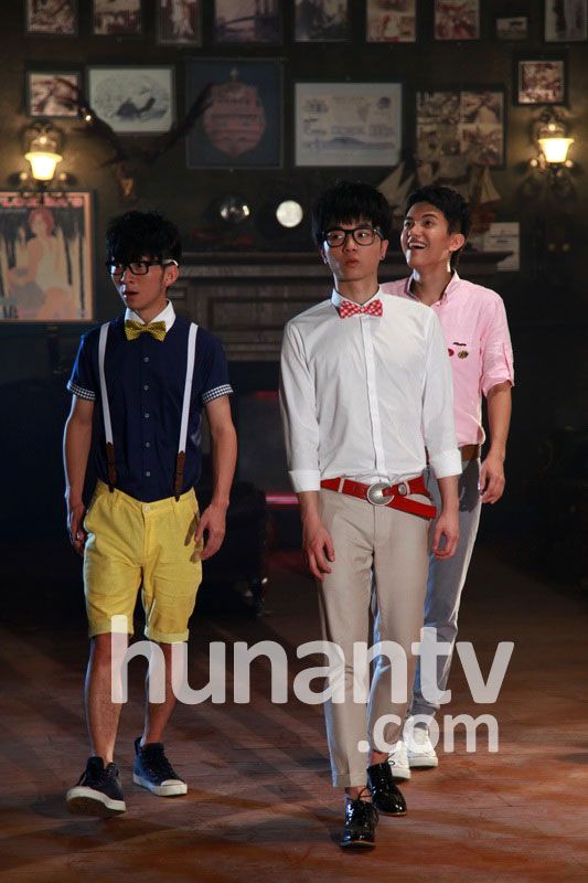 2013快男十强拍摄MV 贾盛强华晨宇装惊讶卖萌