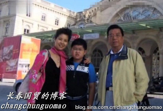 网曝李双江幸福全家福 网友为李天一惋惜