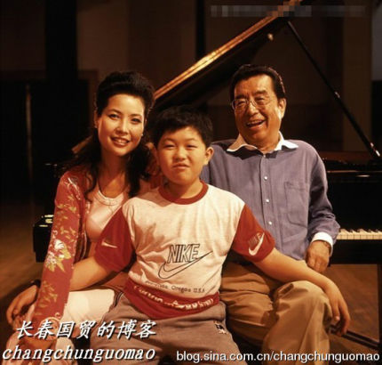 网曝李双江幸福全家福 网友为李天一惋惜