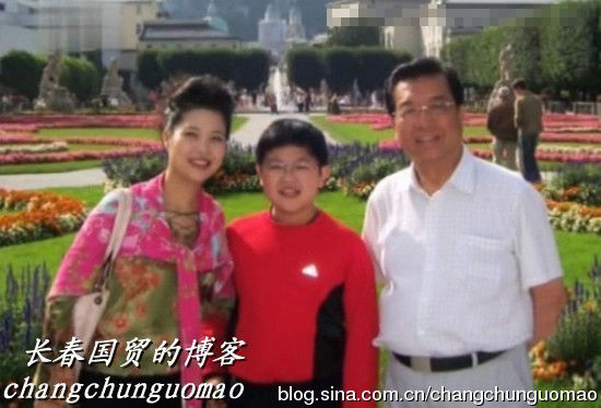 网曝李双江幸福全家福 网友为李天一惋惜