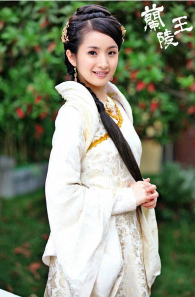 “兰陵王”冯绍峰林依晨幕后卖萌耍帅 吻戏曝光